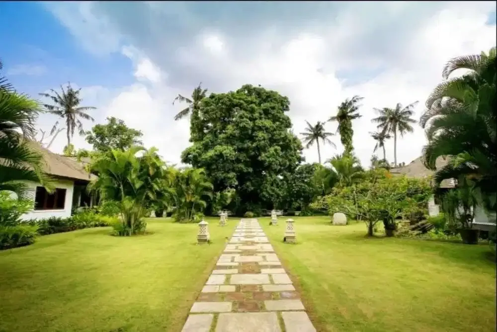 TANAH BONUS BANGUNAN VILLA LOKASI SEMINYAK - Image 1 of 4