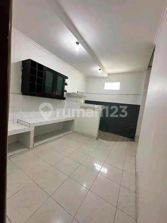 Rumah Luas 4 Kamar Tidur Semi Furnished Denpasar Barat - Image 4 of 4