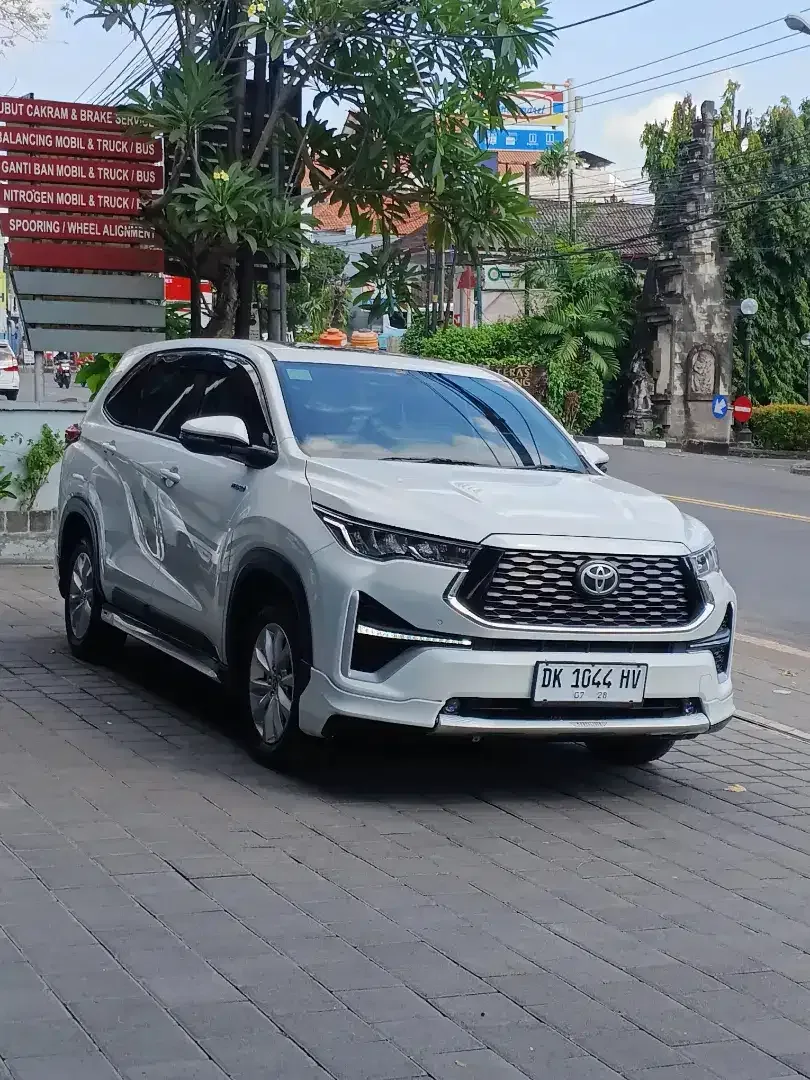 INNOVA ZENIX V HYBRID MATIC 2023 ASLI BALI TANGAN PERTAMA - Image 1 of 10