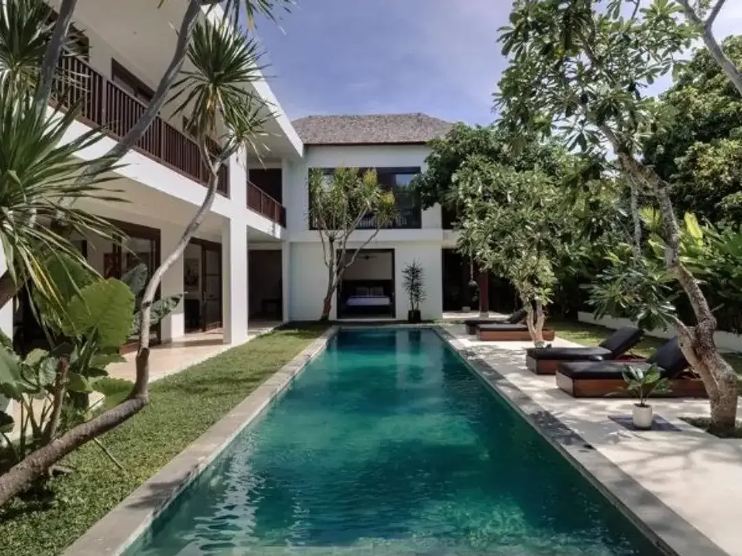 EXLUSIVE VILLA FOR SALE IN KEROBOKAN BADUNG - Image 1 of 10