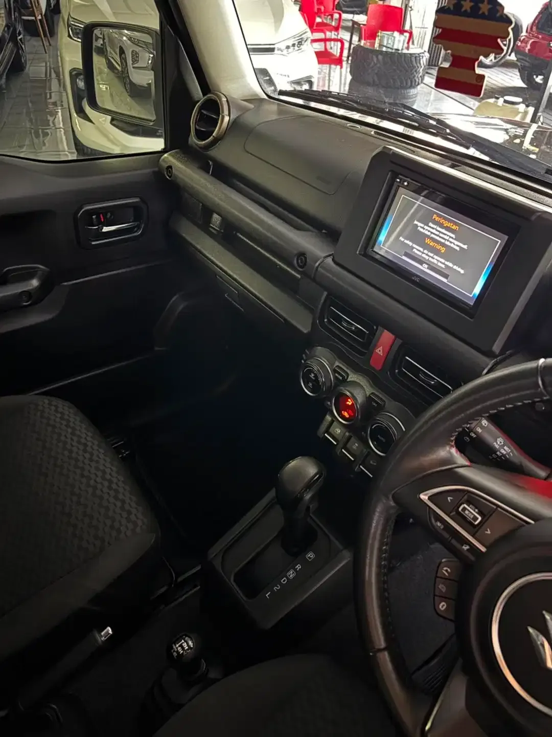 SUZUKI JIMNY 3PINTU 4X4 HITAM - Image 6 of 7