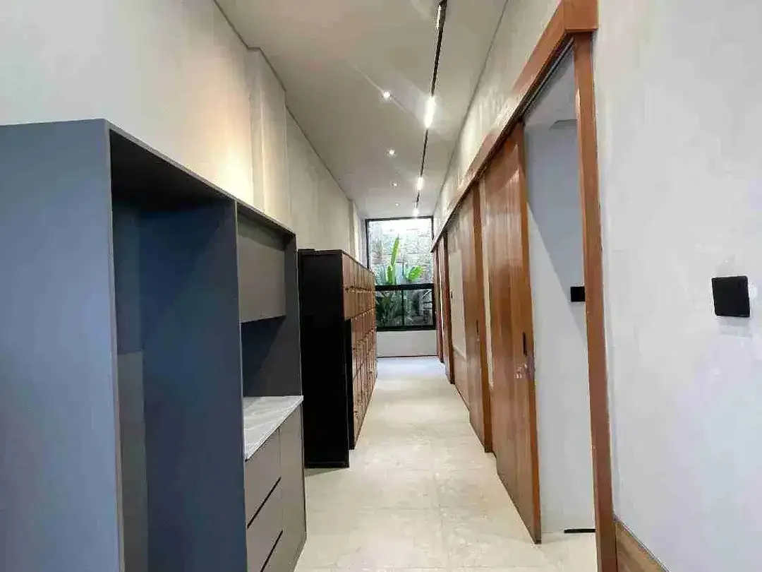 Di JUAL GEDUNG KOMERSIL DEKAT PANTAI NYANYI DAN WISATA LAINNYA - Image 6 of 10