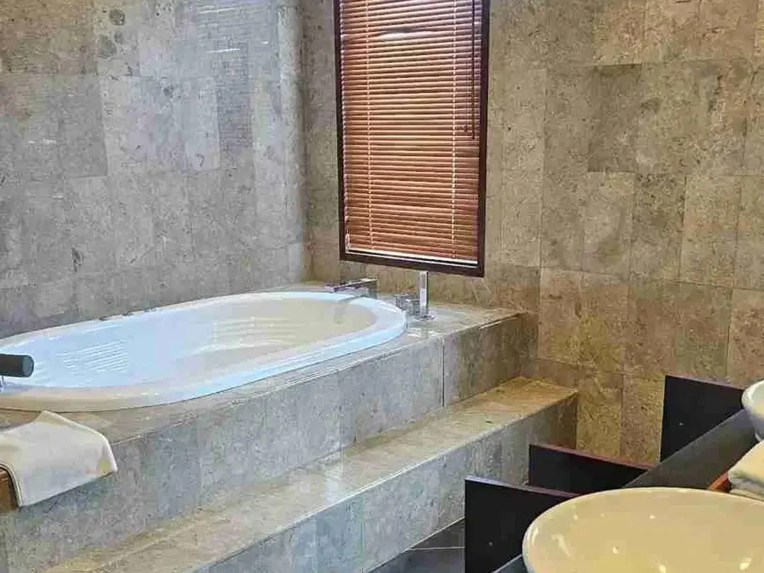 Villa + Restaurant for sale - Image 3 of 6