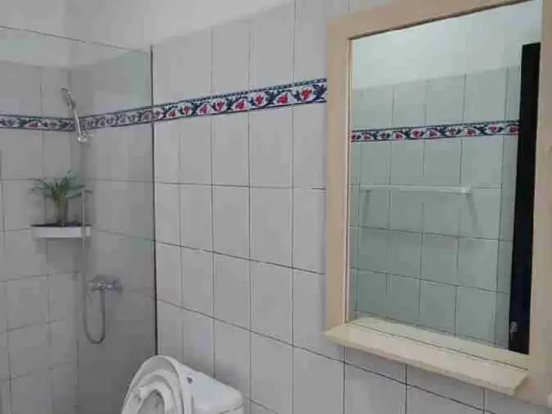 DIJUAL KOS ELIT FULL PENGHUNI LOKASI DEKAT SAMPING MALL DAN KAMPUS UDAYANA JIMBARAN BALI - Image 5 of 10