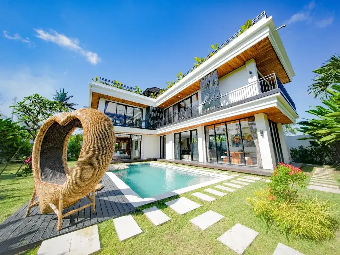 Freehold - Ubud Hideaway Rooftop Garden Villa with Stunning Mount Agung Views, Bali - Image 2 of 10