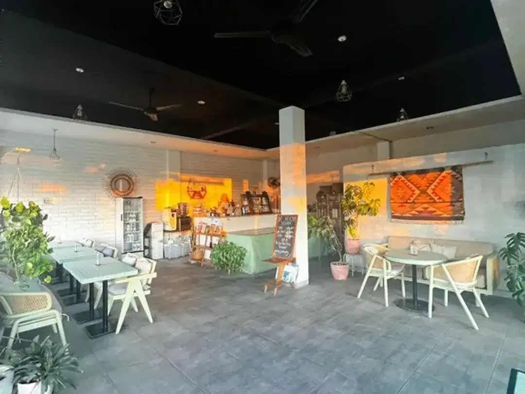 Existing Café 2 Lantai Disewakan di Padang Linjong, Canggu - Image 4 of 6