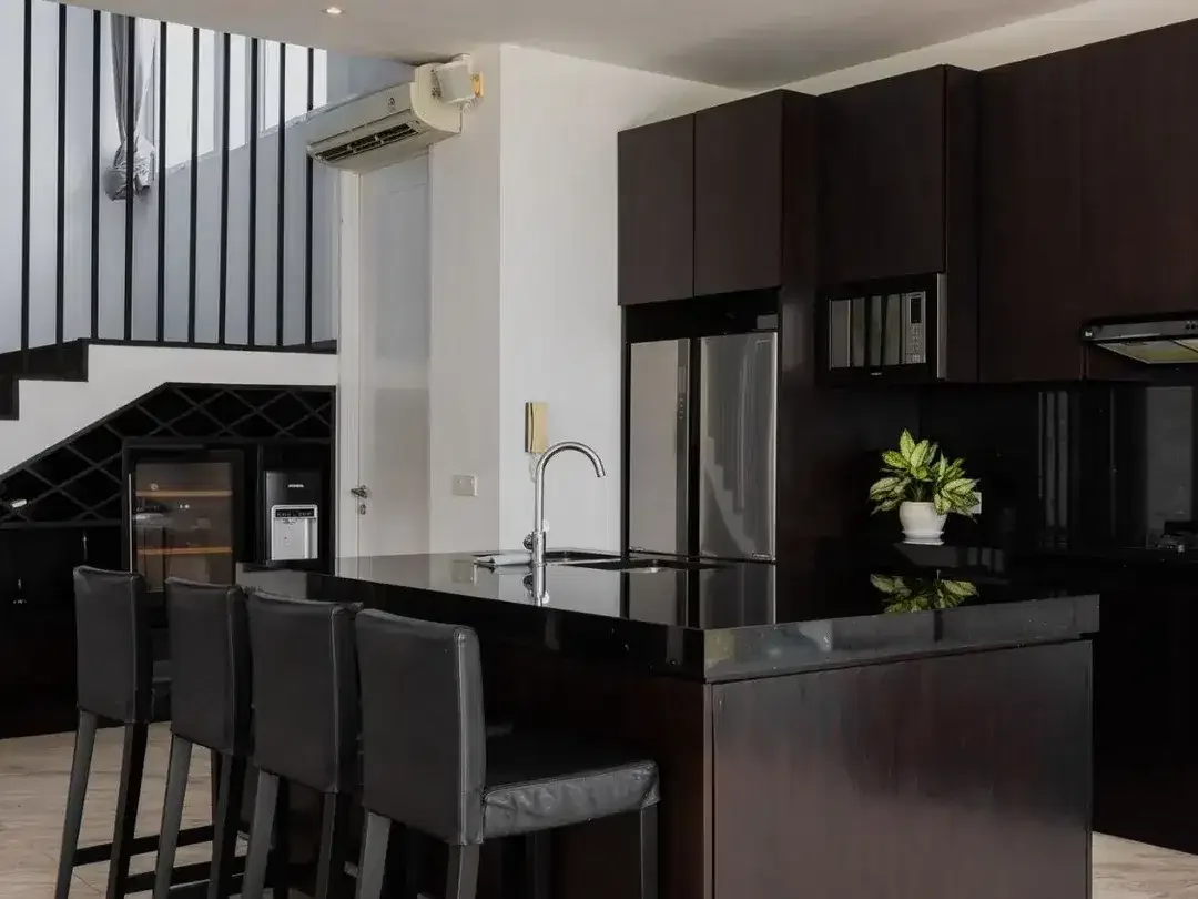 Freehold - Luxurious 4-Bedroom Villa in Ungasan: Modern Elegance and Prime Location - Image 6 of 10