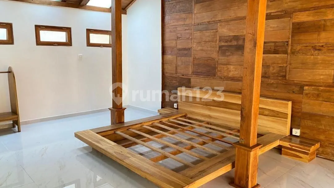 Villa Full Furnished Pool Jacuzzi Strategis di Renon - Image 4 of 4
