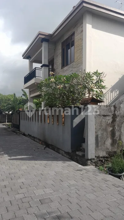 Rumah Luas Dua Lantai Denpasar Barat - Image 1 of 4