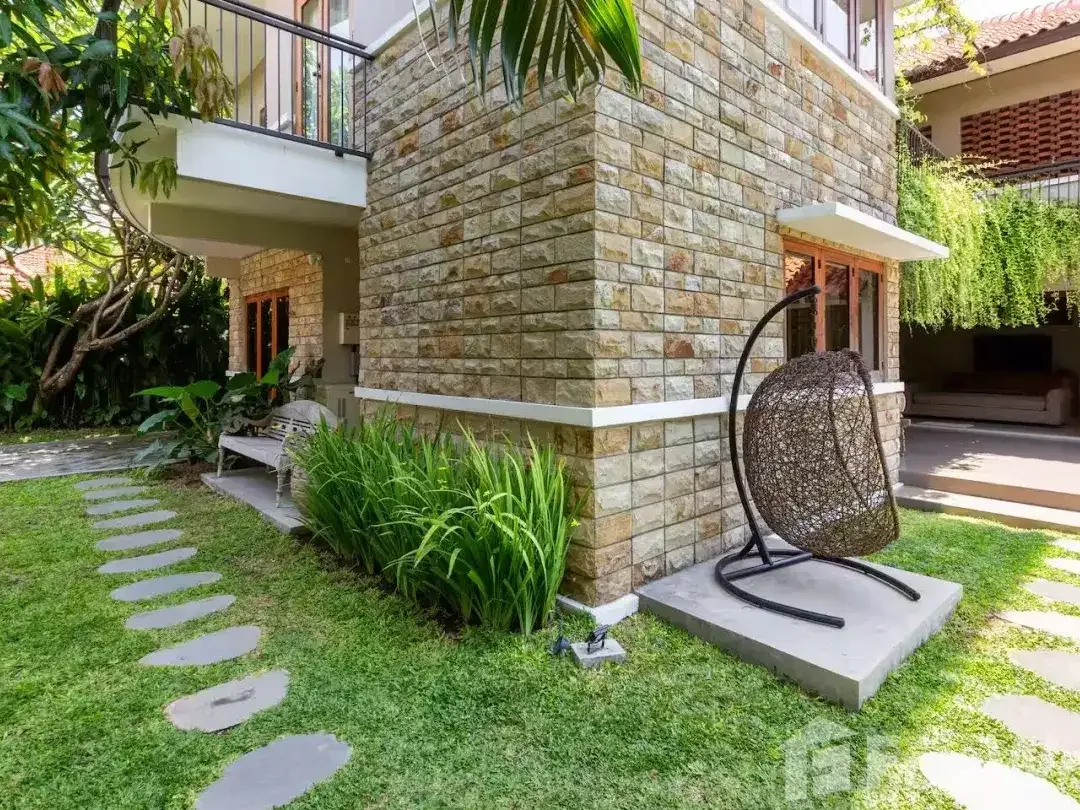 5 Bedroom Villa for sale in Petitenget, Bali - Image 6 of 10