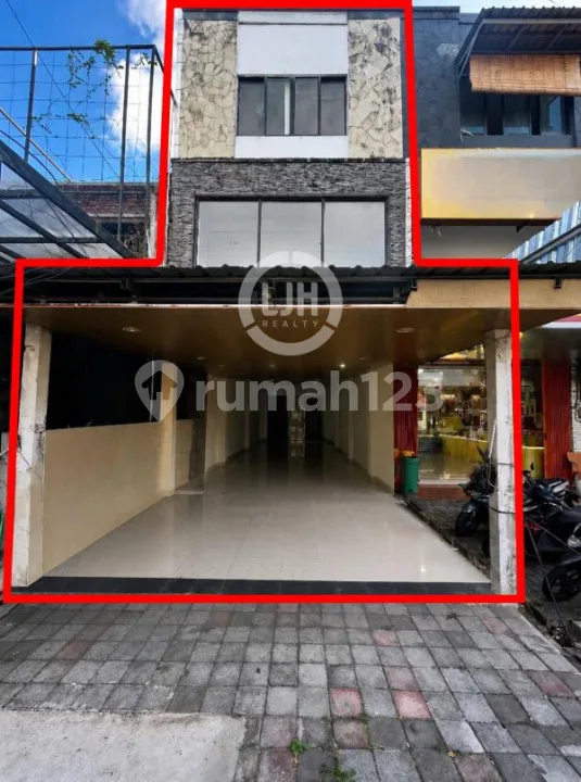 Shophouse For Sale In Legian, Busy Area, Non Furnished, Surrounded By Villa, Hotel, And Restaurant, Suitable For Business - Image 1 of 4
