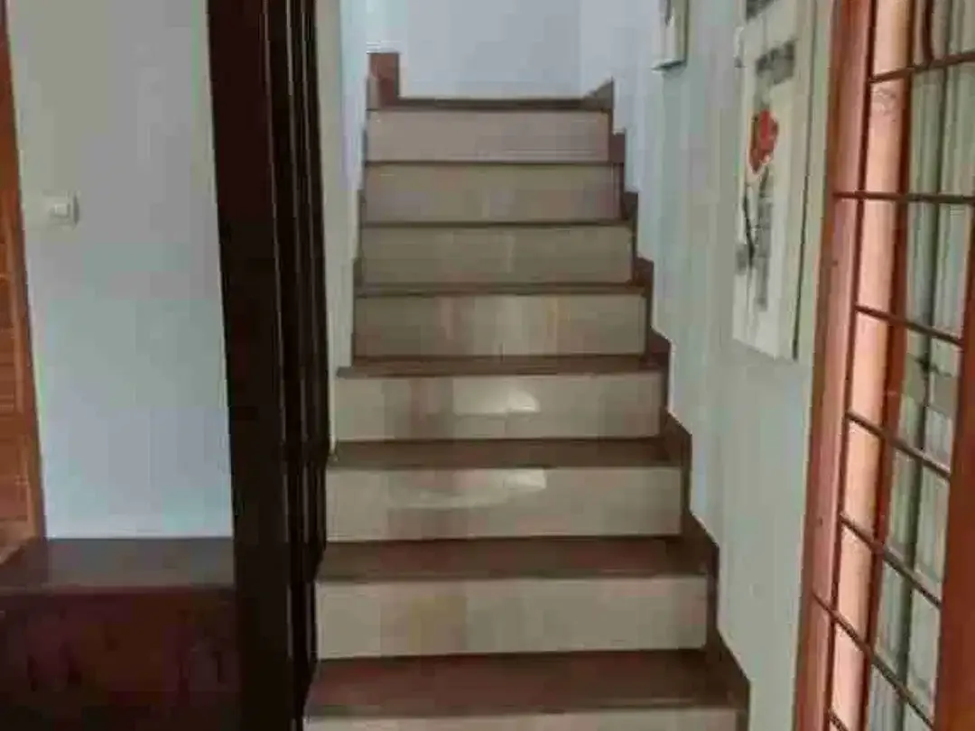 Rumah 2 Lantai Full Furnished Nyaman di Siulan Tohpati - Image 2 of 10