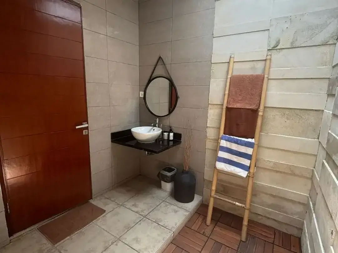 Direc owner   Di jual villa Kerobokan  One gate system complex Kerobokan - Image 1 of 10