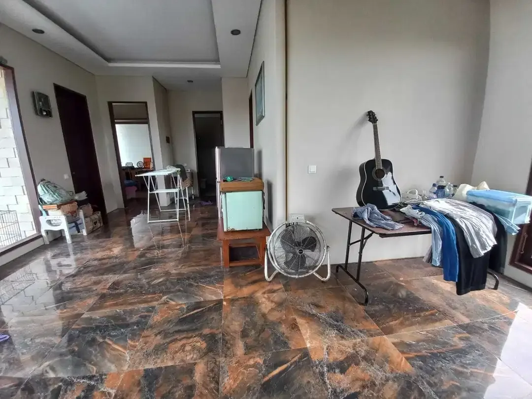 Rumah Mewah Posisi Hook di Gatot Subroto Barat - Image 6 of 10