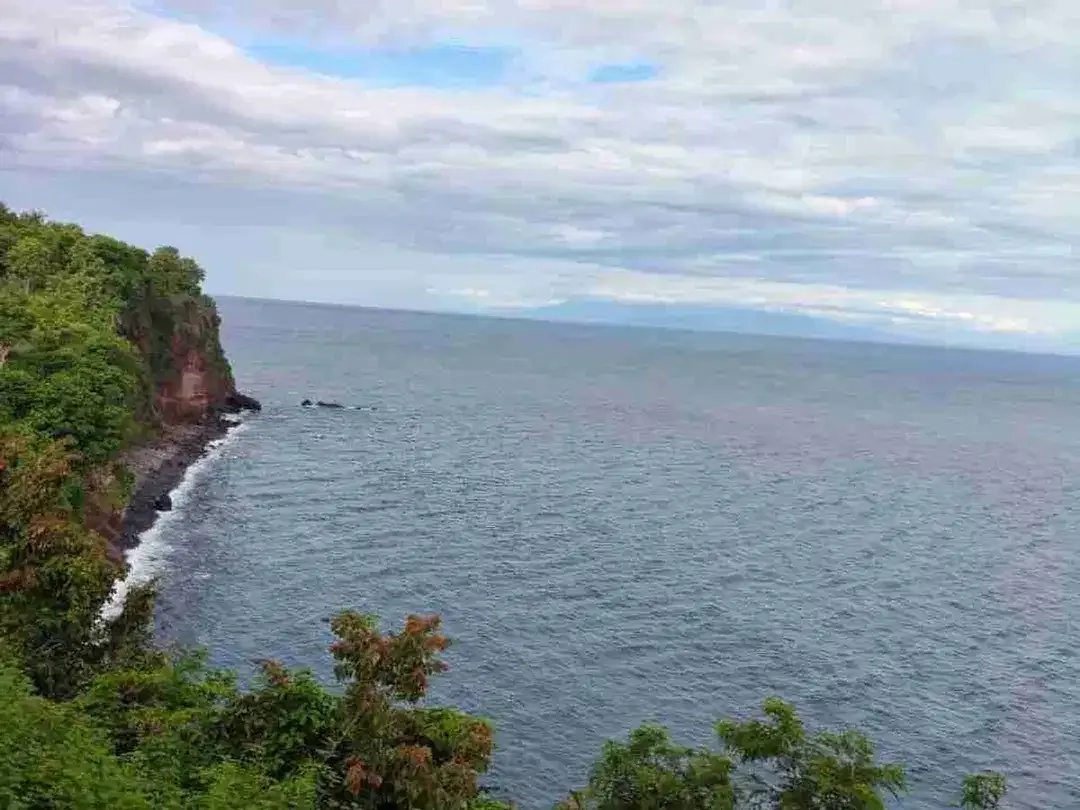 Tanah Tepi Tebing Pantai Seraya Karangasem Bali - Image 4 of 9
