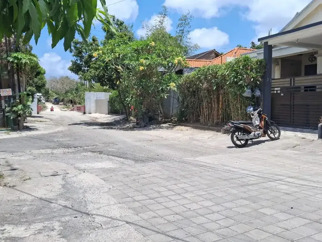 Dijual Rumah Tempat Usaha Dekat Jalan Utama Batur Raya Taman Griya Jimbaran Bali - Image 4 of 5