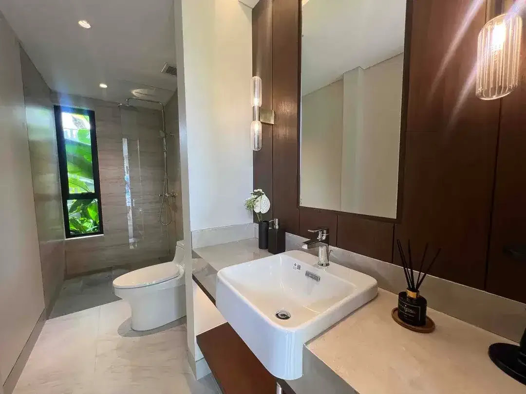 4 BEDROOMS MODERN COMTENPORARY ARCHITECTURAL STRUCTURE 1,5 KM TO THE BEACH STRATEGIC AND PRIME LOCATION AT BATU BOLONG CANGGU - Image 7 of 10