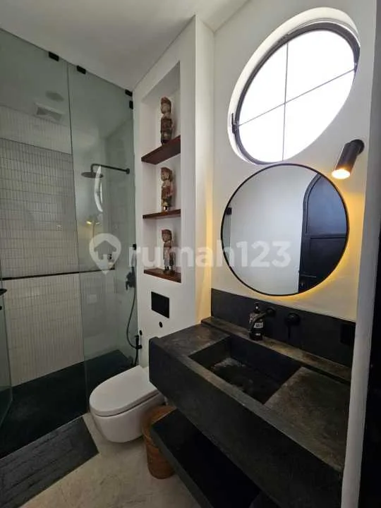 Villa 4 Kamar Tidur dengan Sauna di Area Strategis- Canggu, Badung - Image 1 of 4