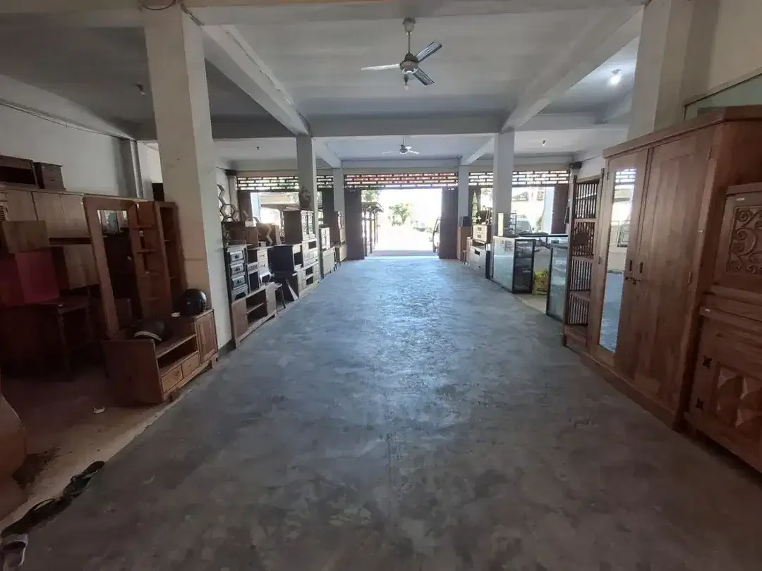 Tempat Usaha 3 Lantai dengan Parkir Luas Disewakan di Bypass Kuta - Image 6 of 8