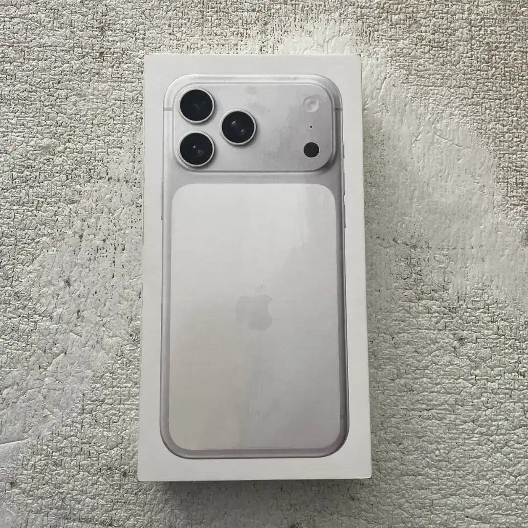iPhone 17 Pro Max iBox PA/A Warna Silver 256GB -New segel. - Image 1 of 4