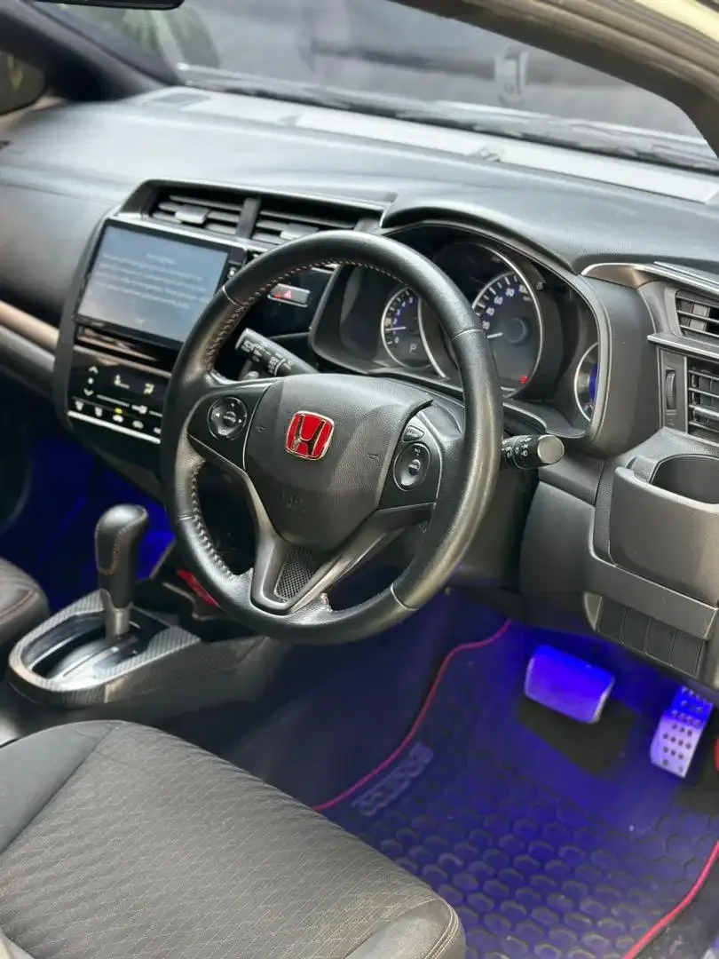 JAZZ RS 2018 FACELIFT MATIC LOW KM - Image 5 of 10
