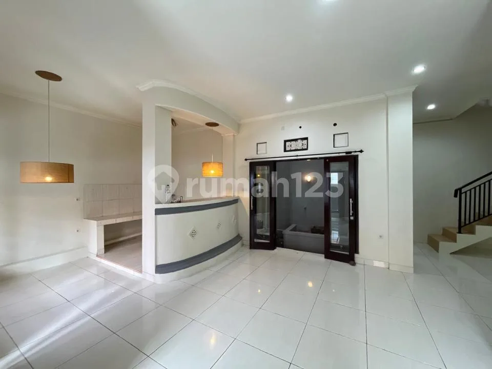 [Disewakan] Luxury Living di Jantung Kerobokan - Rumah Modern 2 Lantai di Jl. Raya Semer - Image 3 of 4