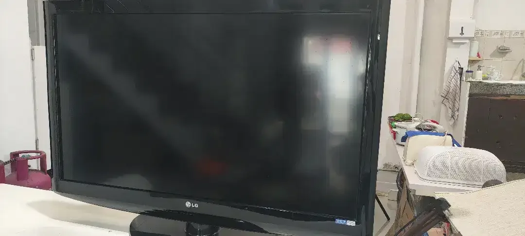 TV LG 42 inch murah - Image 4 of 4