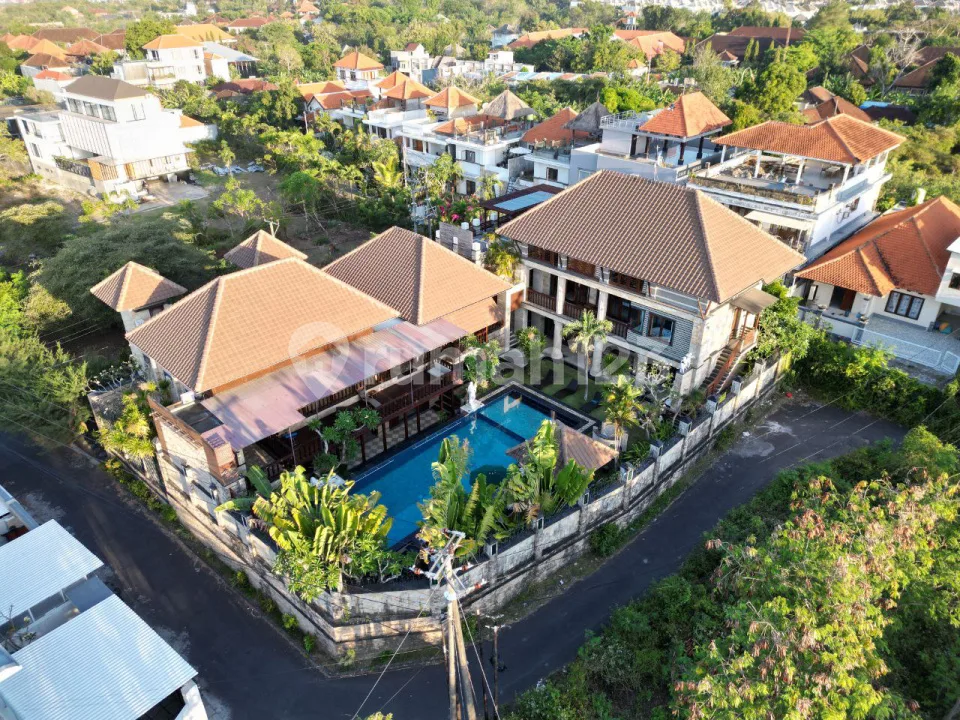 Disewakan Villa Luxury 8 Kamar Tidur Ruang Tamu Tertutup - Image 2 of 4