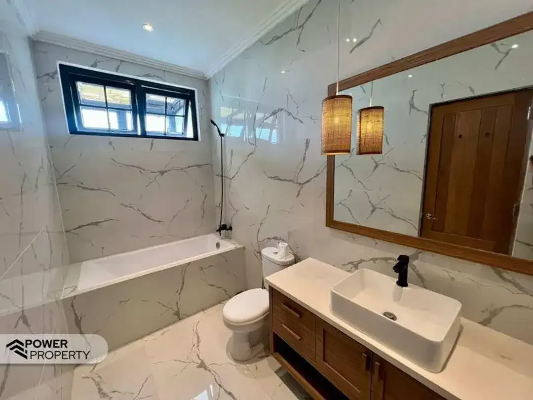 Modern 3-Bedroom Townhouse with Private Jacuzzi Pool in Prime Seminyak Area - Image 3 of 10