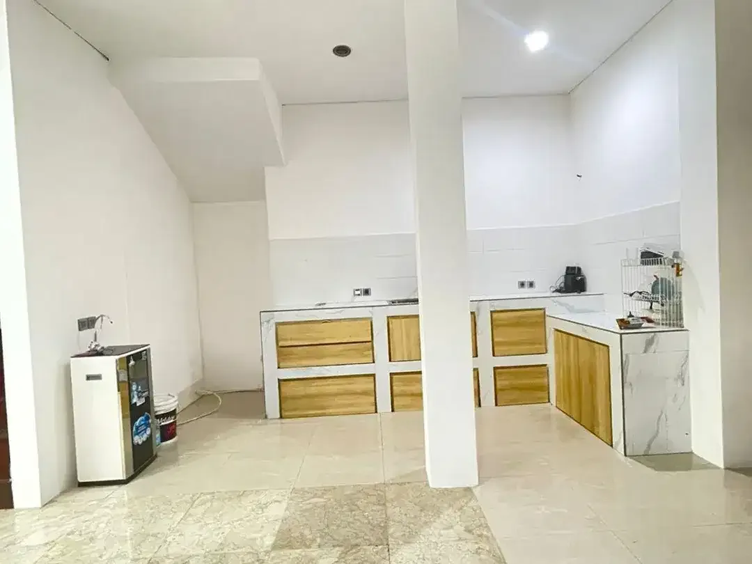 FOR RENT HUNIAN FURNIHSED 5BR AKSES DEKAT JALAN UTAMA BYPAS SANUR - Image 7 of 10