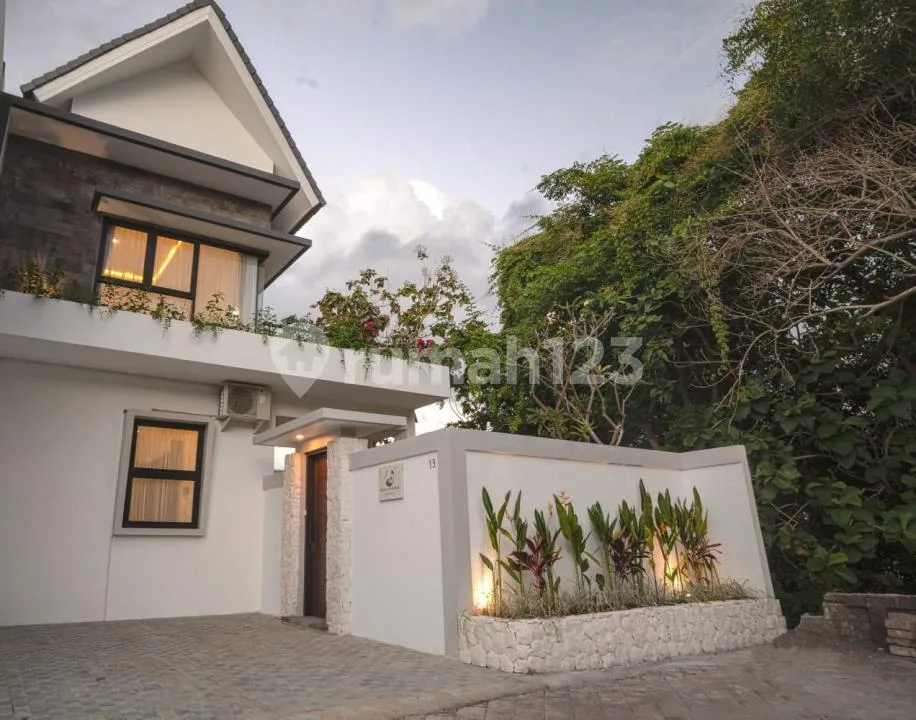 Yearly Rental, 3 Bedrooms Villa With Rooftop, Sea View 180Deg, Nusa Dua - Image 1 of 4