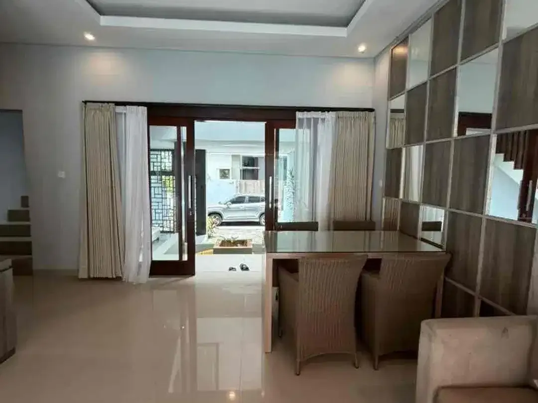 Disewakan Villa Nyaman 3BR Dekat Pantai Melasti Bali - Image 3 of 10