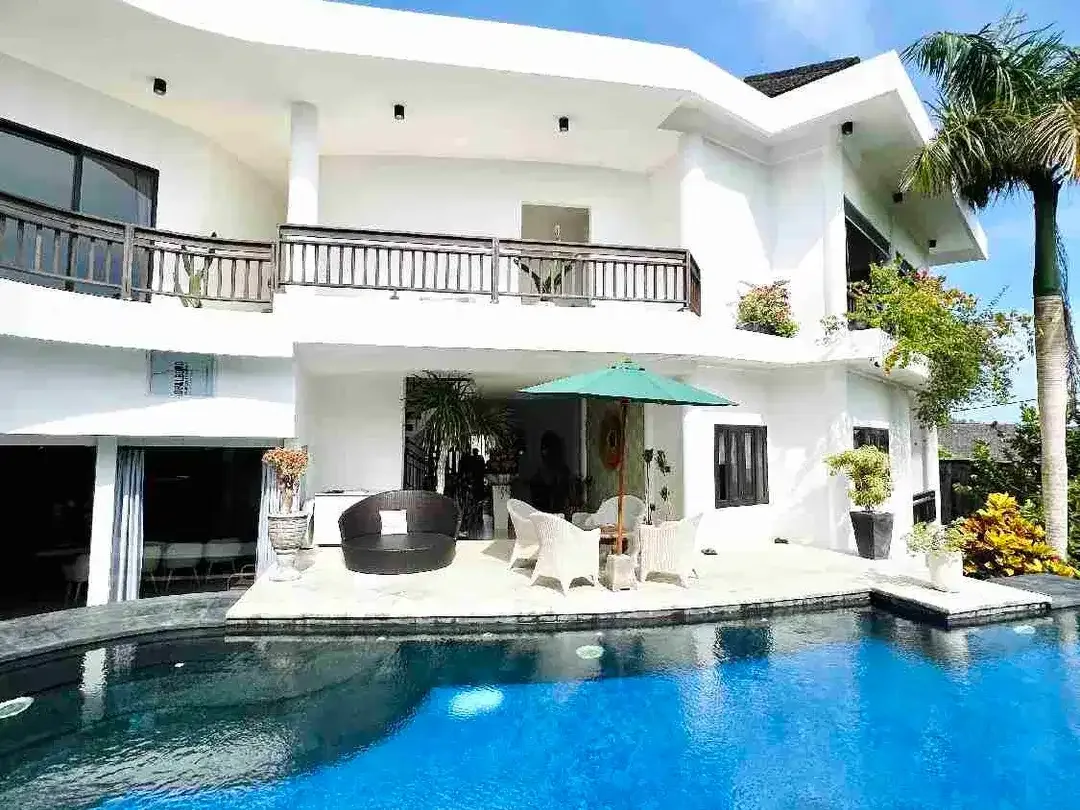 For Sale LUXURY SIGNATURE VILLA – NUSA DUA HILL, BALI - Image 1 of 10