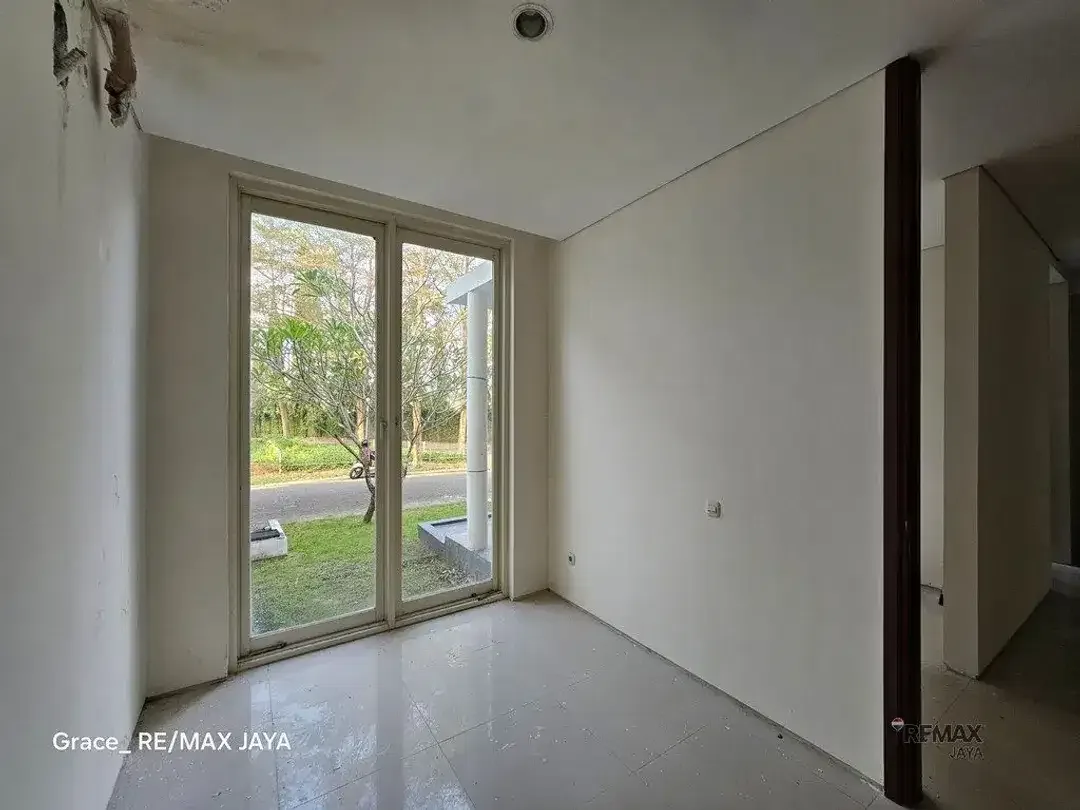 Rumah Eksklusif 2 Lantai 4 Kamar Tidur Dijual di Citraland Denpasar - Image 7 of 10