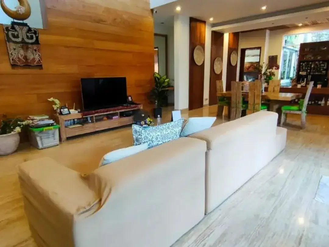VILLA ONE GATE SYSTEM FULL FURNISHED DI KEROBOKAN - Image 4 of 10