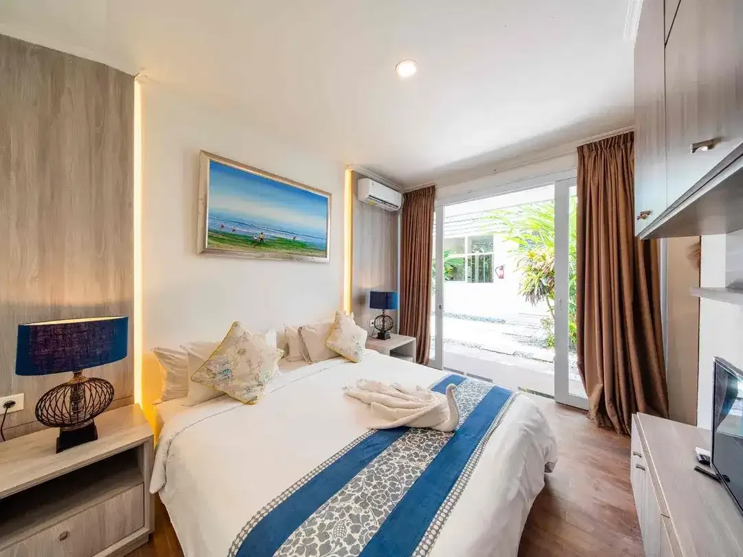 LUXURY CLASSICAL MODERN IN PRIME LOCATION A HEART OF SEMINYAK BALI - Image 8 of 10