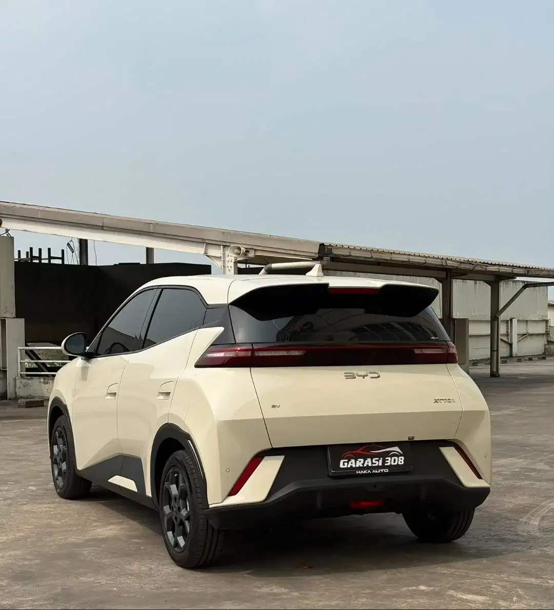 BYD Atto 1 Premium Long Range 2025 Putih  Pajak 12-2026 KM 22 rb - Image 5 of 10
