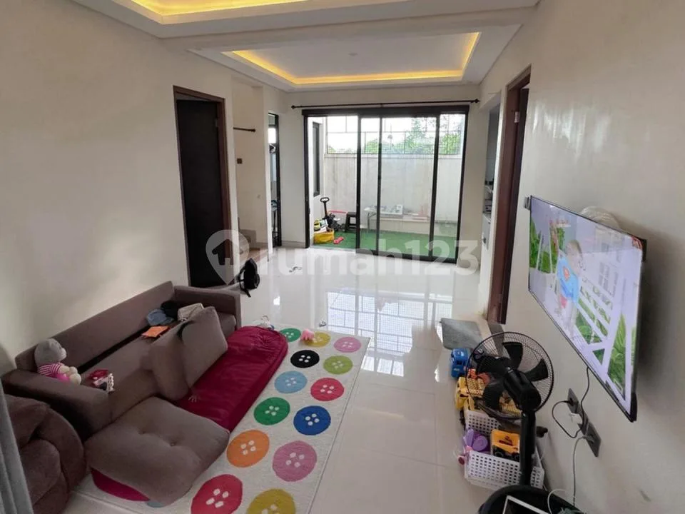 Rumah Modern & Luas di Kawasan Perumahan yang Asri dan Tenang - Image 2 of 4