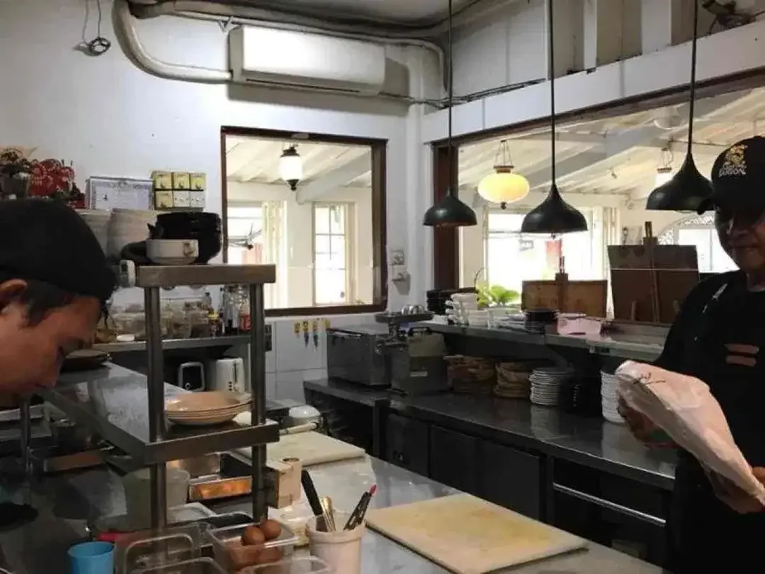 DISEWAKAN RUKO EX RESTO DAERAH BERABAN KEROBOKAN BADUNG BALI - Image 10 of 10