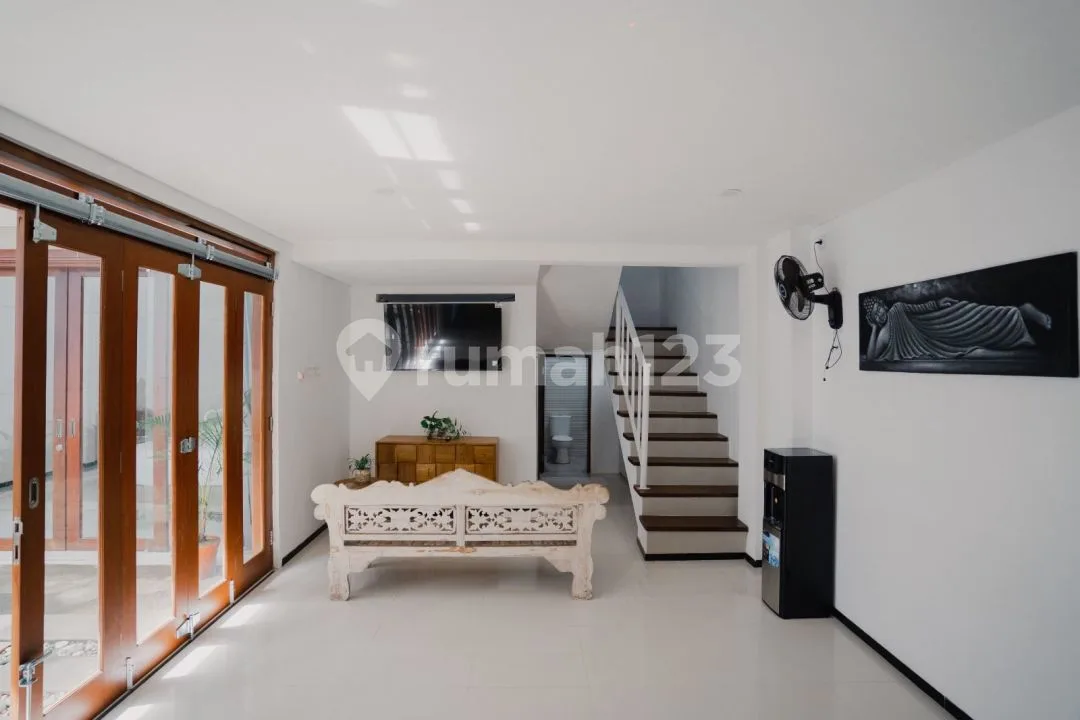 Dijual Villa dengan 3 Kamar Tidur, Villa Baru Jimbaran, Puri Gading, Bali. - Image 2 of 4