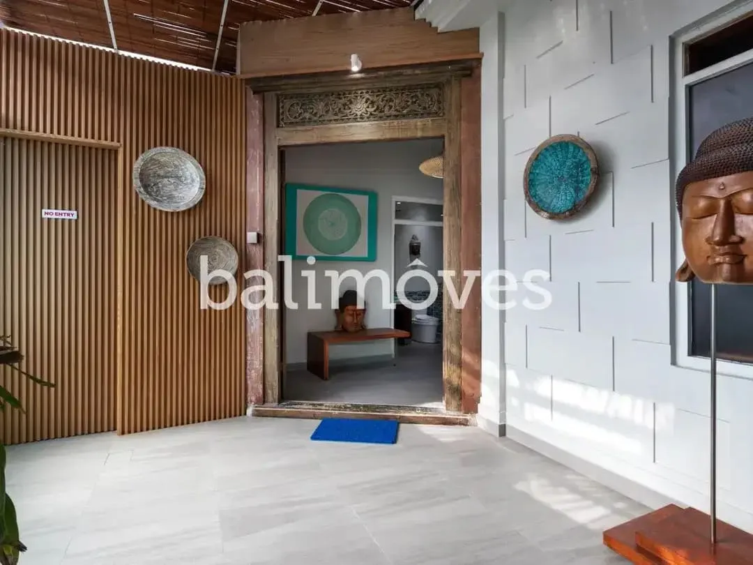 Vila Dua Kamar Tidur yang Indah, Terang, dan Modern di Kawasan Pantai Sanur - Image 5 of 10