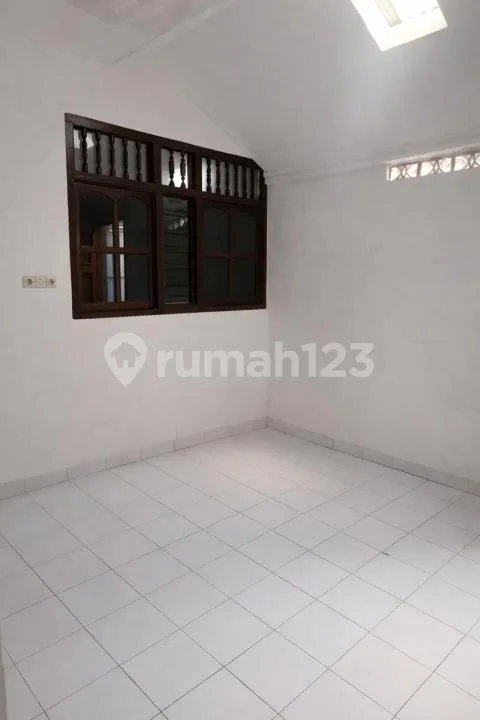 Rumah Semi Furnished Kawasan Mahendradatta Denpasar - Image 4 of 4
