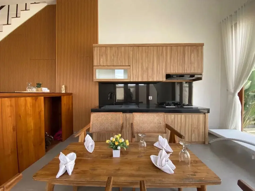 LUXURY VILLA 2 LANTAI DI MUNGGU MENGWI BADUNG DEKAT PANTAI - Image 9 of 10