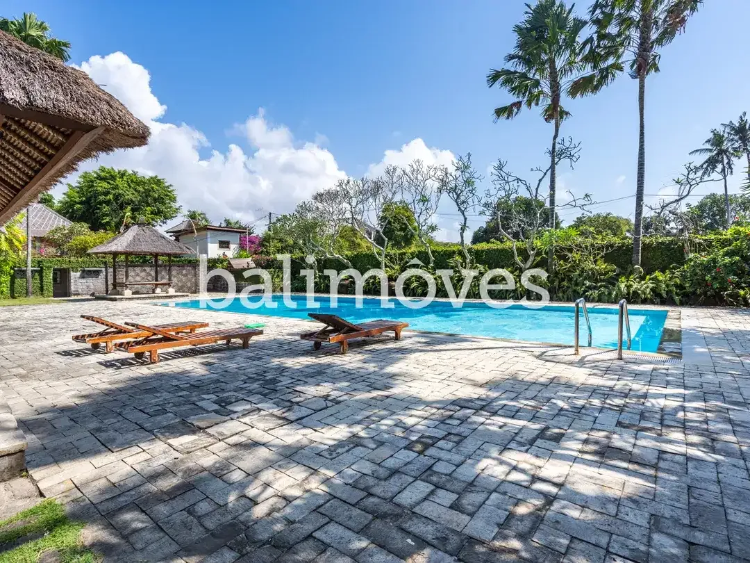 Cantik Villa Dua Kamar Tidur Di Tepi Pantai Sanur - Image 1 of 10
