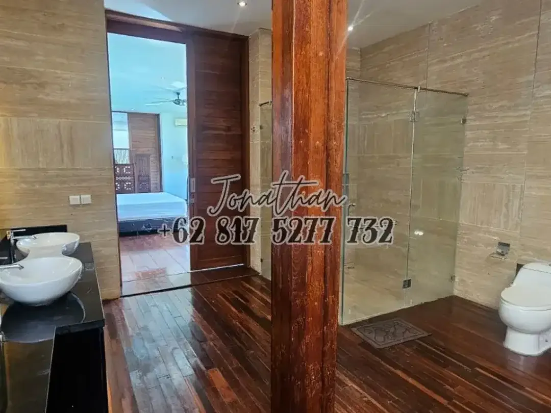 VILLA MEWAH DUA LANTAI DI PUSAT SANUR – KAWASAN ONE GATE DEKAT MERTASARI BEACH - VSKHE - Image 7 of 10
