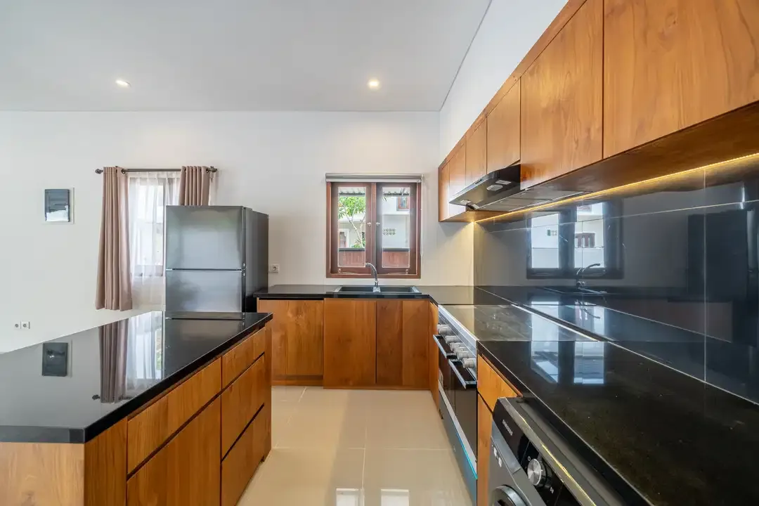 Spacious 4-Bedroom Villa for Sale in Kerobokan Residential Complex - Image 9 of 10
