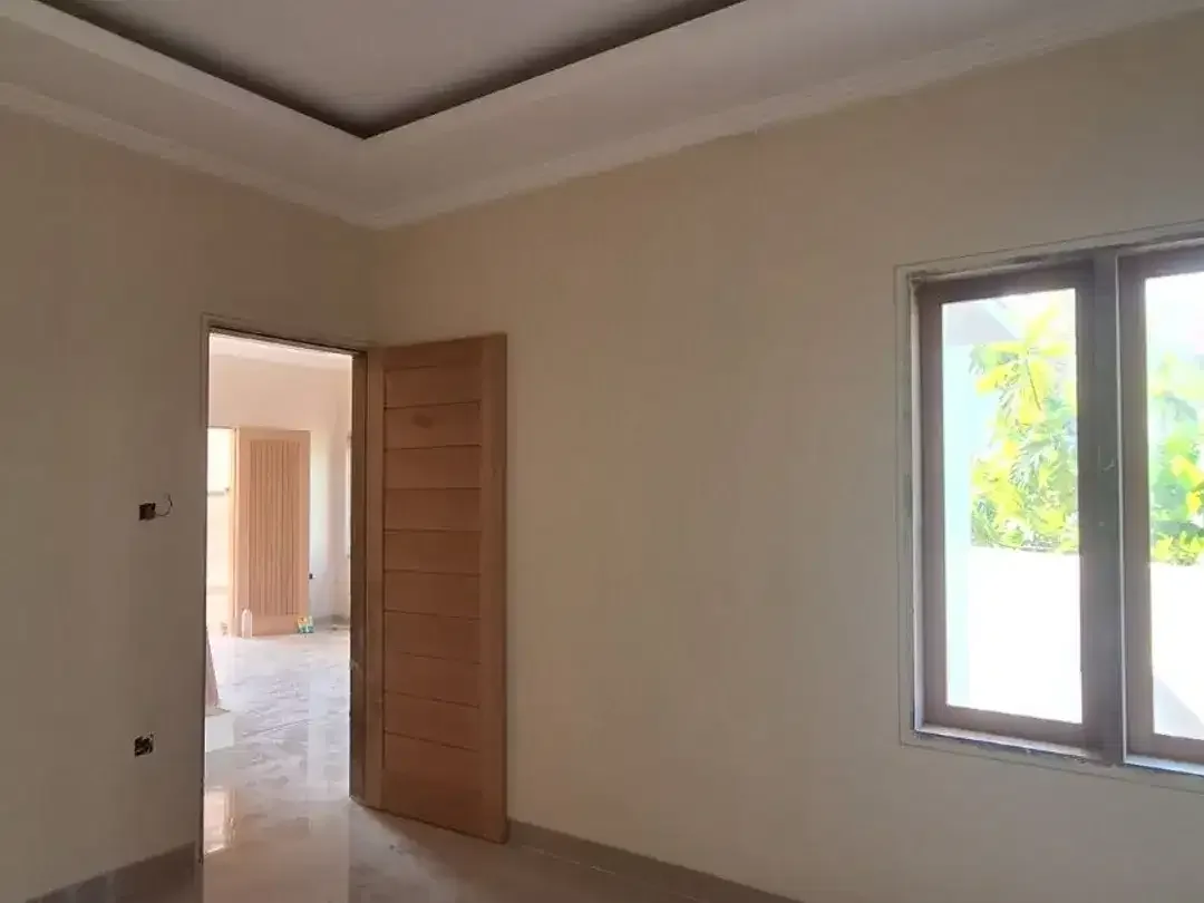 RUMAH BARU 2 LANTAI JL. AHMAD YANI UTARA PEGUYANGAN DENPASAR BALI - Image 5 of 10