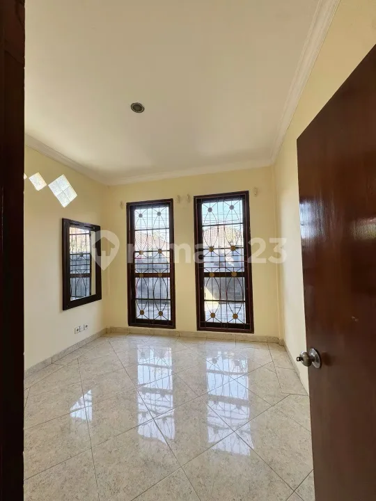 Rumah 2 Lantai Denpasar Selatan 4Kamar Tidur - Image 3 of 4