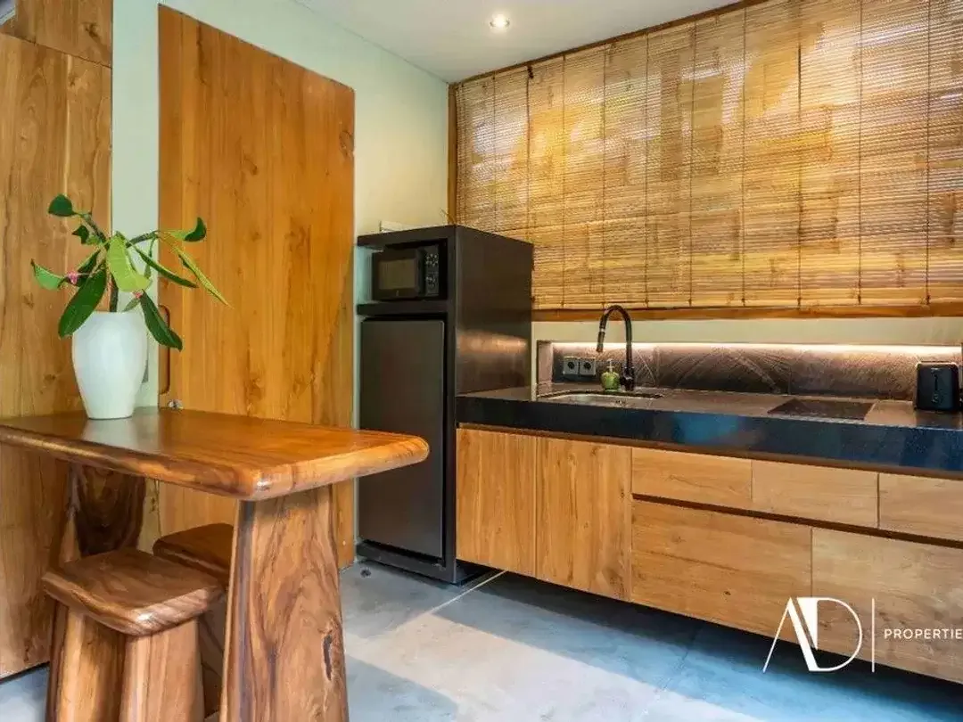 LEASEHOLD | CONTEMPORARY TROPICAL 3-BEDROOM VILLA NEAR SESEH BEACH - Image 8 of 10