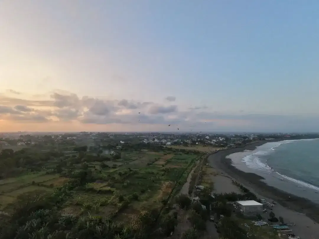 DIJUAL TANAH BEACHFRONT PREMIUM 4,77 HEKTARE DI PANTAI PADANG GALAK SANUR DENPASAR – ZONA PARIWISATA, GARIS PANTAI 168 METER, DEKAT BALI INTERNATIONAL - Image 6 of 8